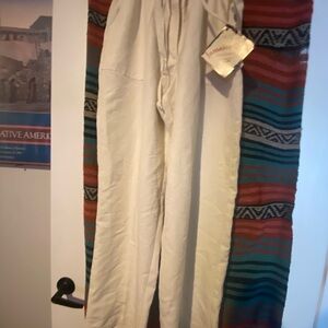 Jamaican Bay Woman’s White Straight legged pants
